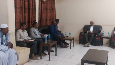المسار نيوز والي نهر النيل يلتقي قيادات الشركة السودانية للموارد المعدنية بالبلاد ويثمن المجهودات الكبيرة والمقدرة للشركة للنهوض بواقع التعدين ويرسل رسائل قويه لكل المعدنيين بالولاية بان الولاية تسعد باستقبال اي معدن جاء بغرض العمل وكسب العيش الكريم ولن تسمح باي تجاوزات او تحركات تخل بامن الولاية