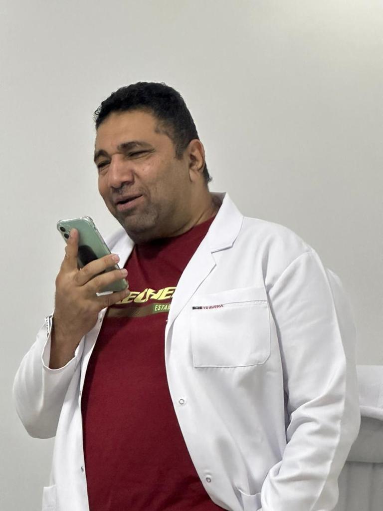 دكتور السيسي يشيد بالتفاعل الكبير مع مبادراته الإنسانية، ويعلن عن افتتاح مجمعه الطبي يوم الأربعاء 1 المسار نيوز دكتور السيسي يشيد بالتفاعل الكبير مع مبادراته الإنسانية، ويعلن عن افتتاح مجمعه الطبي يوم الأربعاء