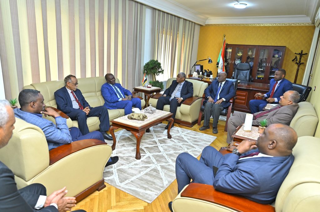 وزير الداخلية في زيارة للسفارة السودانية بالقاهرة 1 المسار نيوز وزير الداخلية في زيارة للسفارة السودانية بالقاهرة