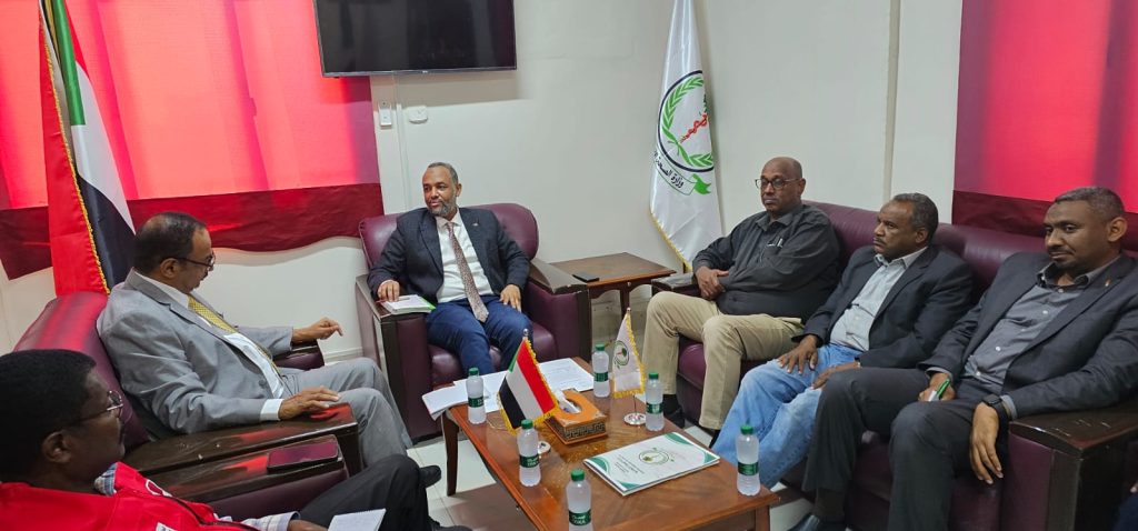 وزير الصحة يمتدح الدور المتعاظم الذي ظلت تقدمه دولة قطر و الهلال الأحمر القطري للبلاد 1 المسار نيوز وزير الصحة يمتدح الدور المتعاظم الذي ظلت تقدمه دولة قطر و الهلال الأحمر القطري للبلاد
