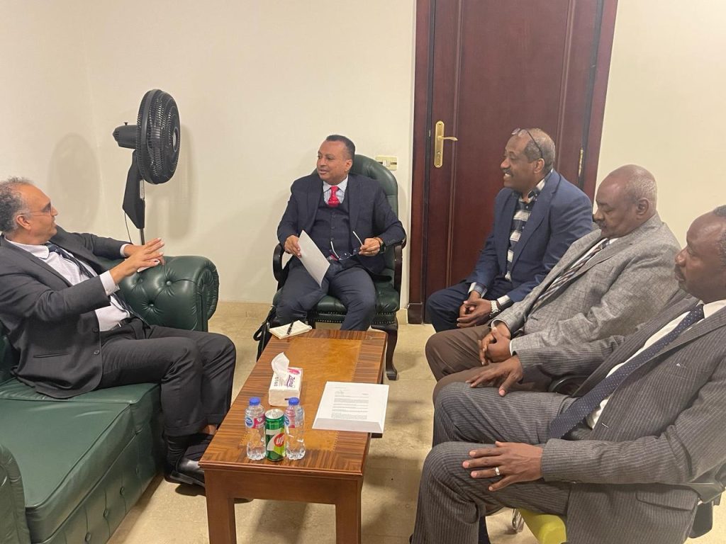 جعفر الميرغني يطلع السفير الهولندي على جهود الحزب الاتحادي الأصل لحل الازمة في السودان 1 المسار نيوز جعفر الميرغني يطلع السفير الهولندي على جهود الحزب الاتحادي الأصل لحل الازمة في السودان