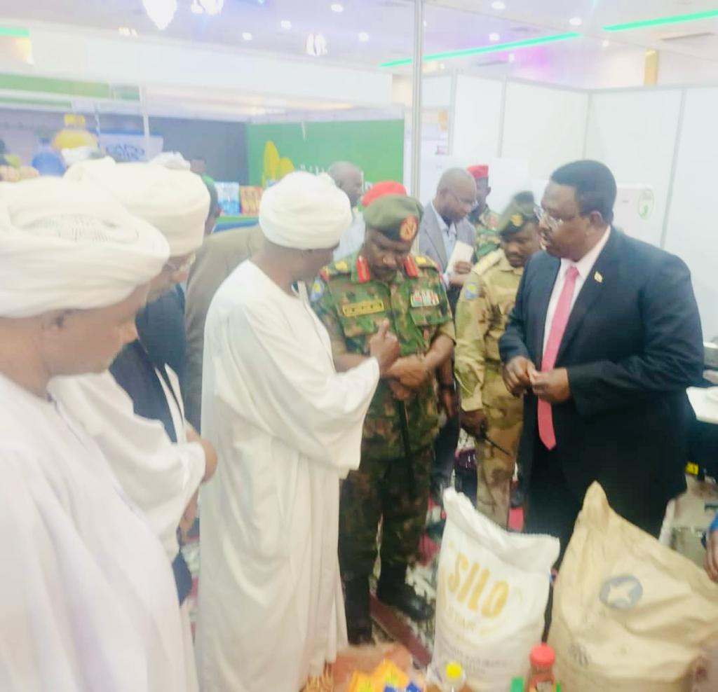 الأسواق الحُرّة: معرض بورتسودان للتسوق يستهدف تخفيف أعباء المعيشة على المواطنين المتأثرين بالحرب. 1 المسار نيوز الأسواق الحُرّة: معرض بورتسودان للتسوق يستهدف تخفيف أعباء المعيشة على المواطنين المتأثرين بالحرب.