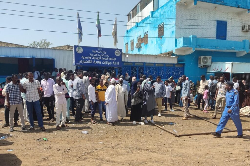 إيقاف إجراءات السفر إلى إثيوبيا ومئات السودانيين عالقين 1 المسار نيوز إيقاف إجراءات السفر إلى إثيوبيا ومئات السودانيين عالقين