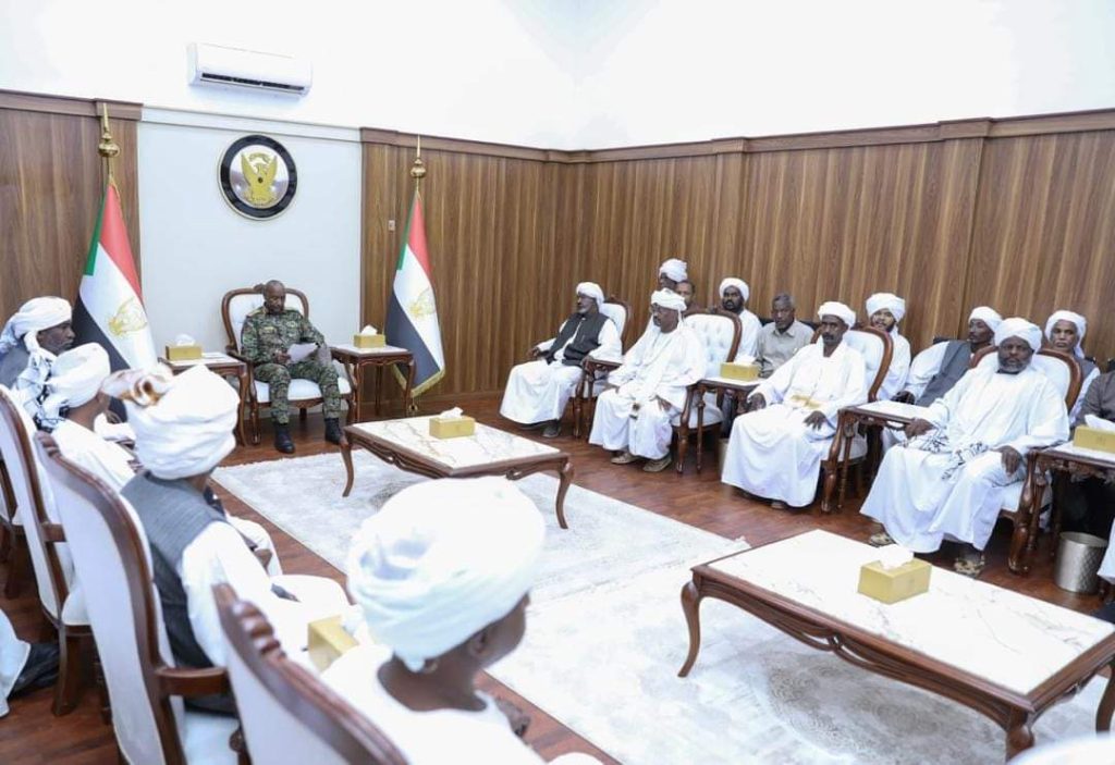 رئيس مجلس السيادة القائد العام للقوات المسلحة يلتقي وفد المقاومة الشعبية بالولاية الشمالية 1 المسار نيوز رئيس مجلس السيادة القائد العام للقوات المسلحة يلتقي وفد المقاومة الشعبية بالولاية الشمالية