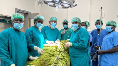 طبيب مصري مقيم بالسودان، يجري جراحة حساسة في مدينة جوبا 7 المسار نيوز طبيب مصري مقيم بالسودان، يجري جراحة حساسة في مدينة جوبا